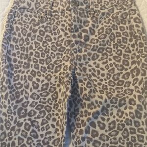 WHBM NWT Snow leopard jeans. Great stretch fit. size 2R